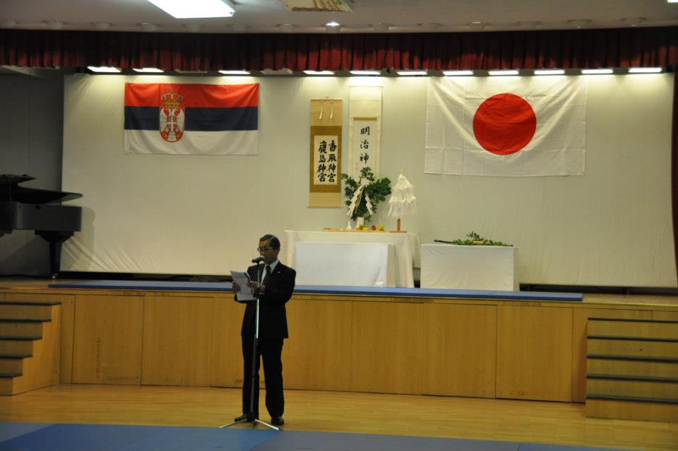 DONEDAVNI ABASADOR JAPANA U SRBIJI – VOLONTER PREVODILAC NA OLIMIJADI U TOKIJU    G. TOŠIO CUNOZAKI KAŽE: NAPRED SRBIJA I JAPAN